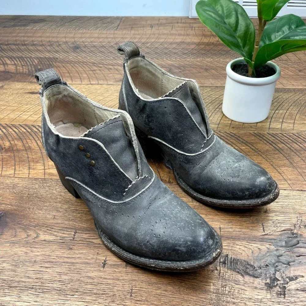 Stylish Black Ankle Boots - Picture 2 of 8
